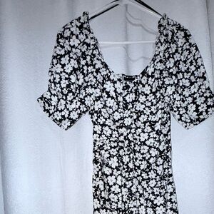 Who What Wear Monochrome Floral Top